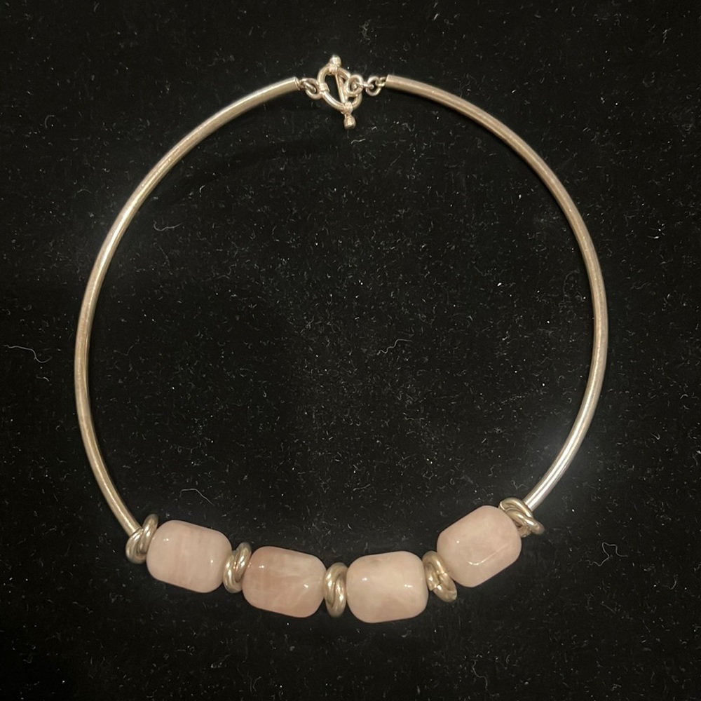 Suppot a sterling silver and rose quartz, choker necklace